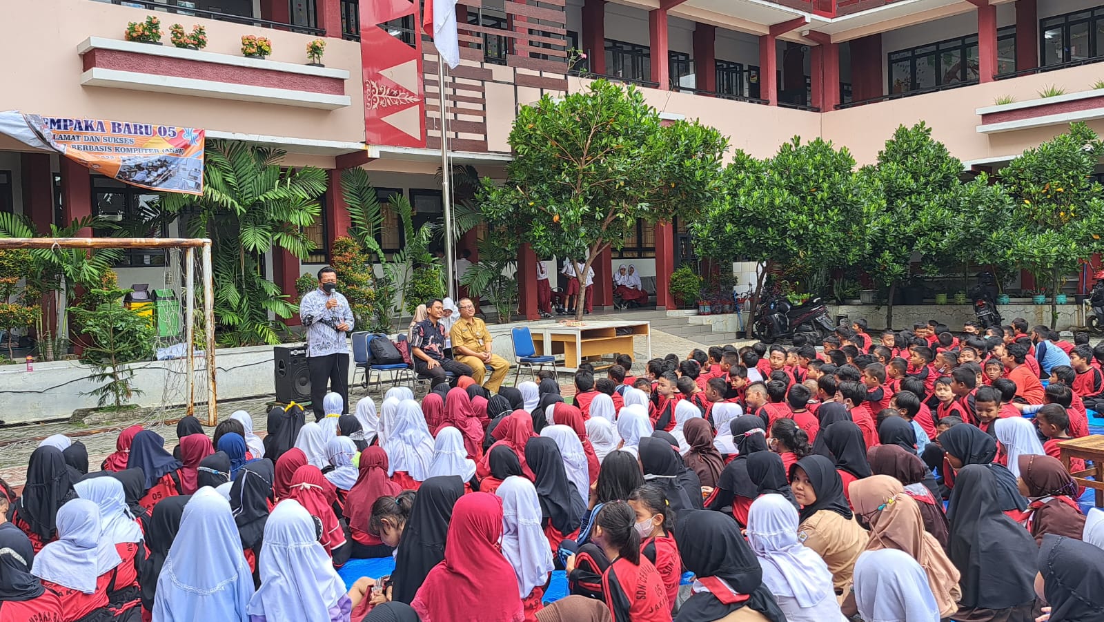 KETUPAT BETAWI : Ketemu Pemustaka Bareng Team Wisata Literasi Di SDN Cempaka Baru 05 Pagi